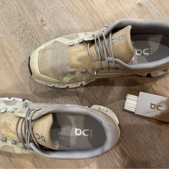 Used condition ON women’s tennis shoes - Picture 4 of 9